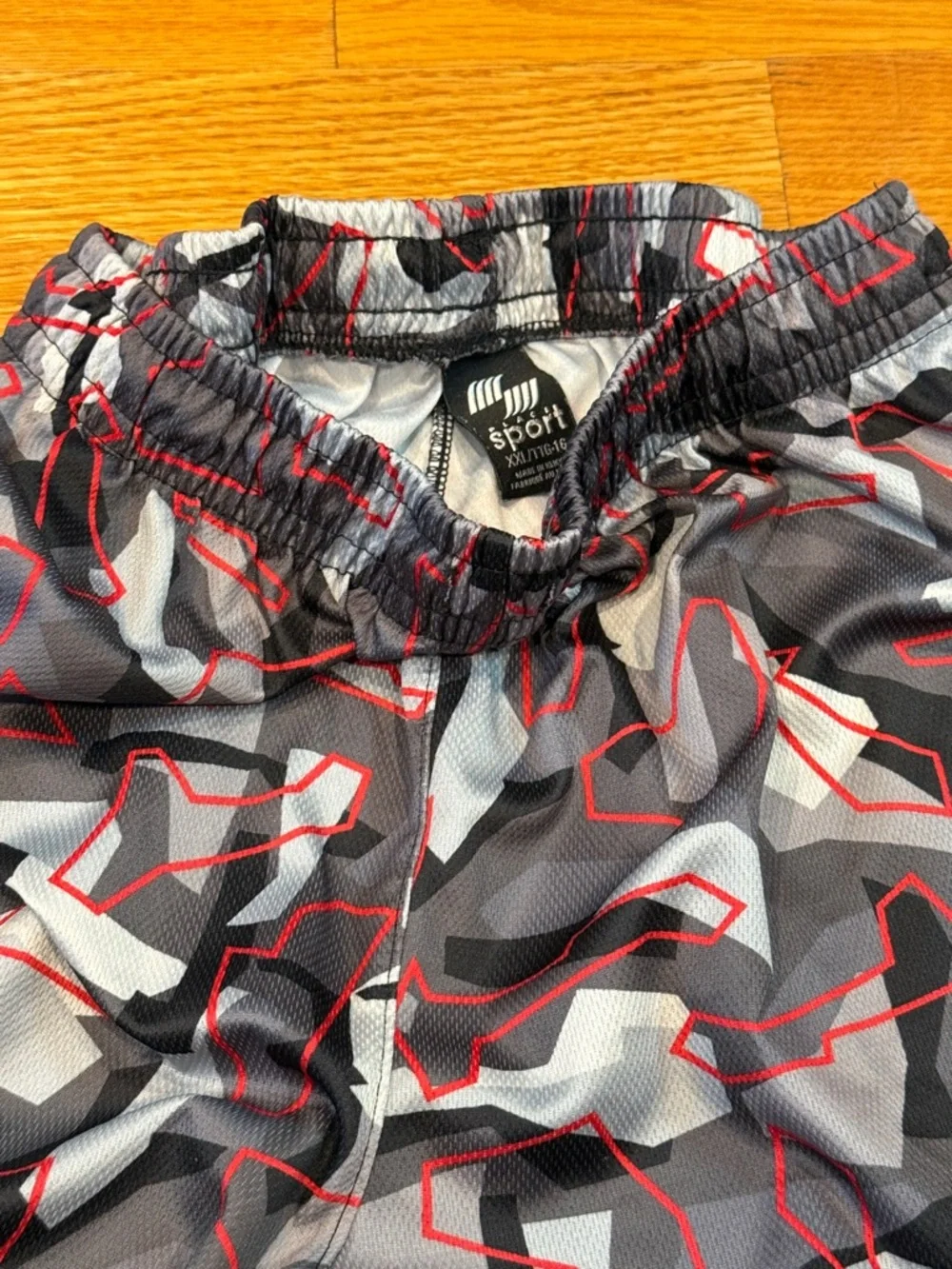 The Children's Place Gray Black Red Geometric Print Boys Shorts
